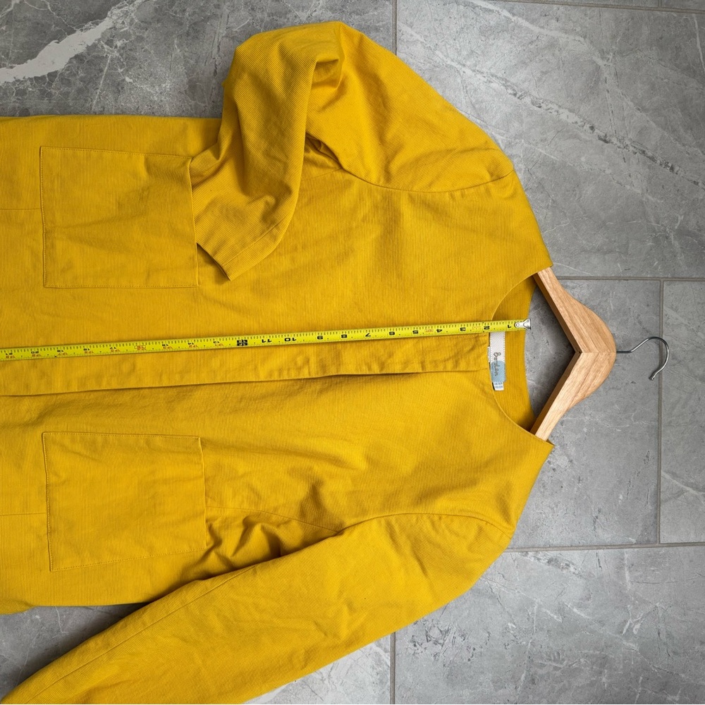 Boden spring collarless jacket. Deep pockets covered snaps. Mustard gold color - Picture 6 of 7